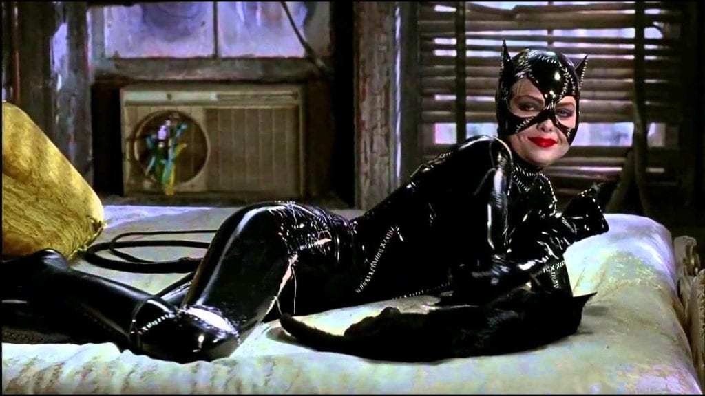 Michelle Pfeiffer sa usare ancora benissimo la frusta di Catwoman - Radio  105