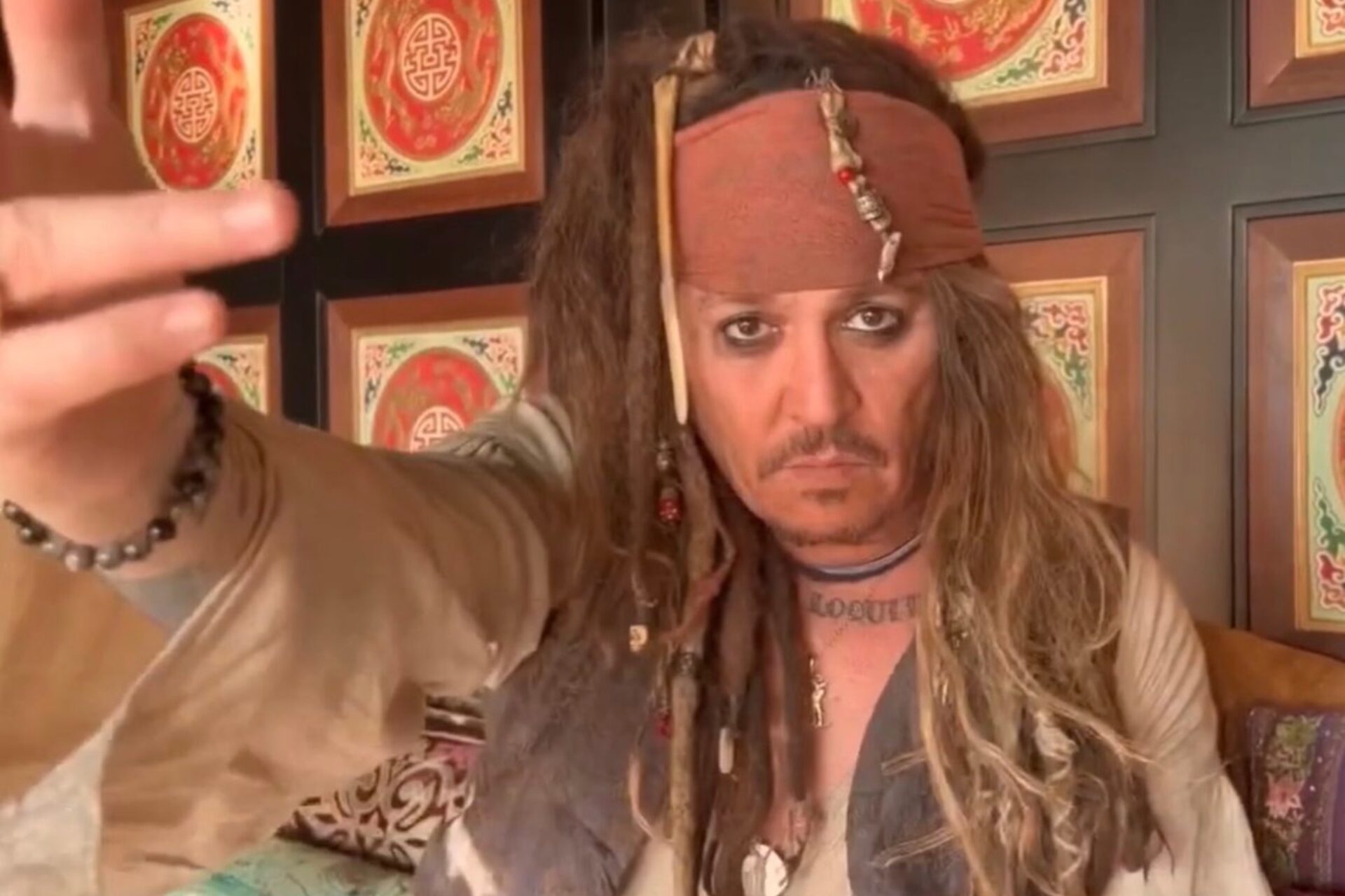 Johnny Depp Torna Nei Panni Di Jack Sparrow Per Un Giovane Fan Malato Terminale Ciak Magazine 8036